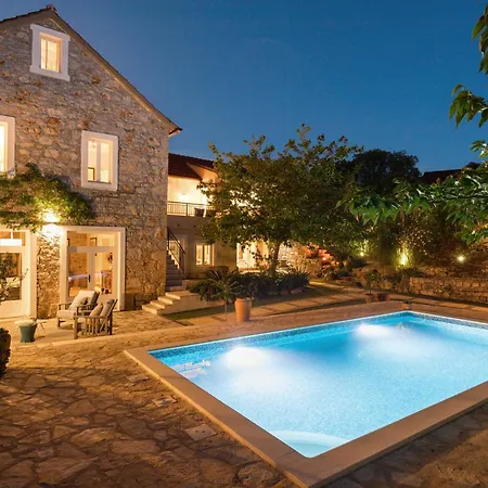 Estelle, Timeless Design In Ancient Stone