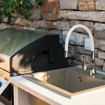 Estelle, Timeless Design In Ancient Stone Vrbanj