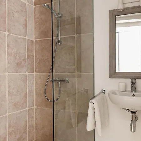 Estelle, Timeless Design In Ancient Stone