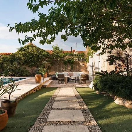 Estelle, Timeless Design In Ancient Stone * Vrbanj