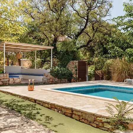 Villa Estelle, Timeless Design In Ancient Stone *