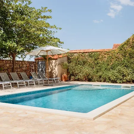 Villa Estelle, Timeless Design In Ancient Stone