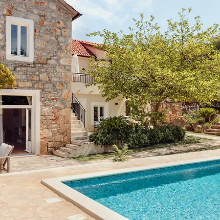 Estelle, Hvar Island Vrbanj