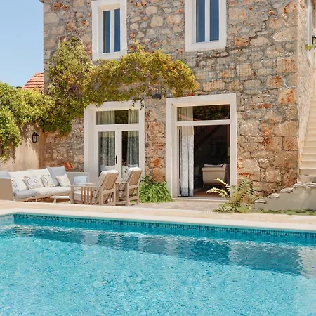 Estelle, Timeless Design In Ancient Stone Vrbanj
