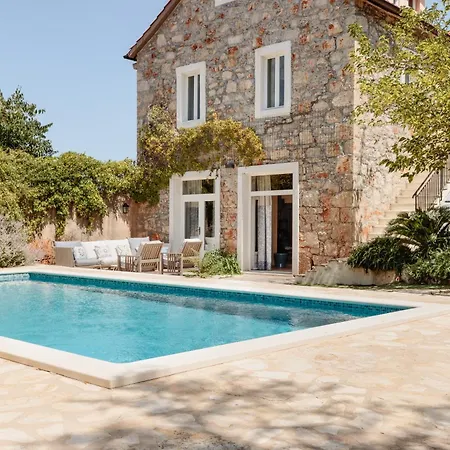 Estelle, Hvar Island * Vrbanj