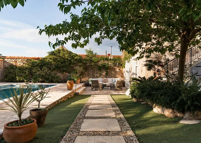 Estelle, Hvar Island * Vrbanj