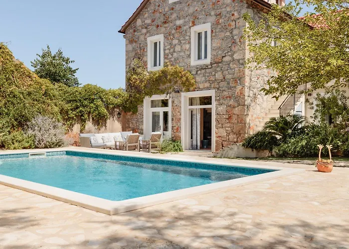 Estelle, Hvar Island * Vrbanj
