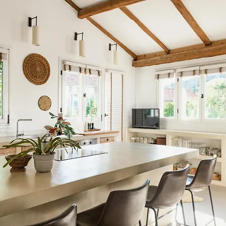 Estelle, Timeless Design In Ancient Stone Vrbanj