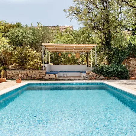 Villa Estelle, Timeless Design In Ancient Stone *